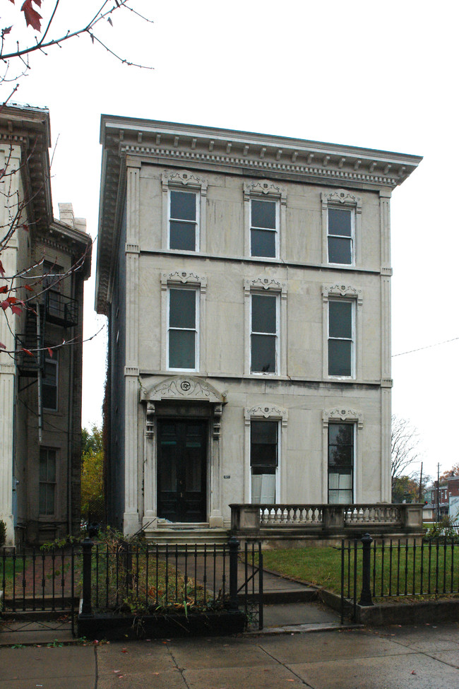1023 S 3rd St in Louisville, KY - Foto de edificio - Building Photo