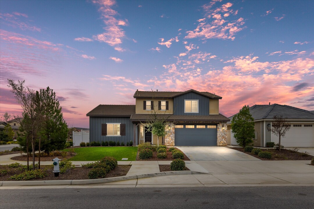 13005 Pemberley Passage Ave in Bakersfield, CA - Building Photo