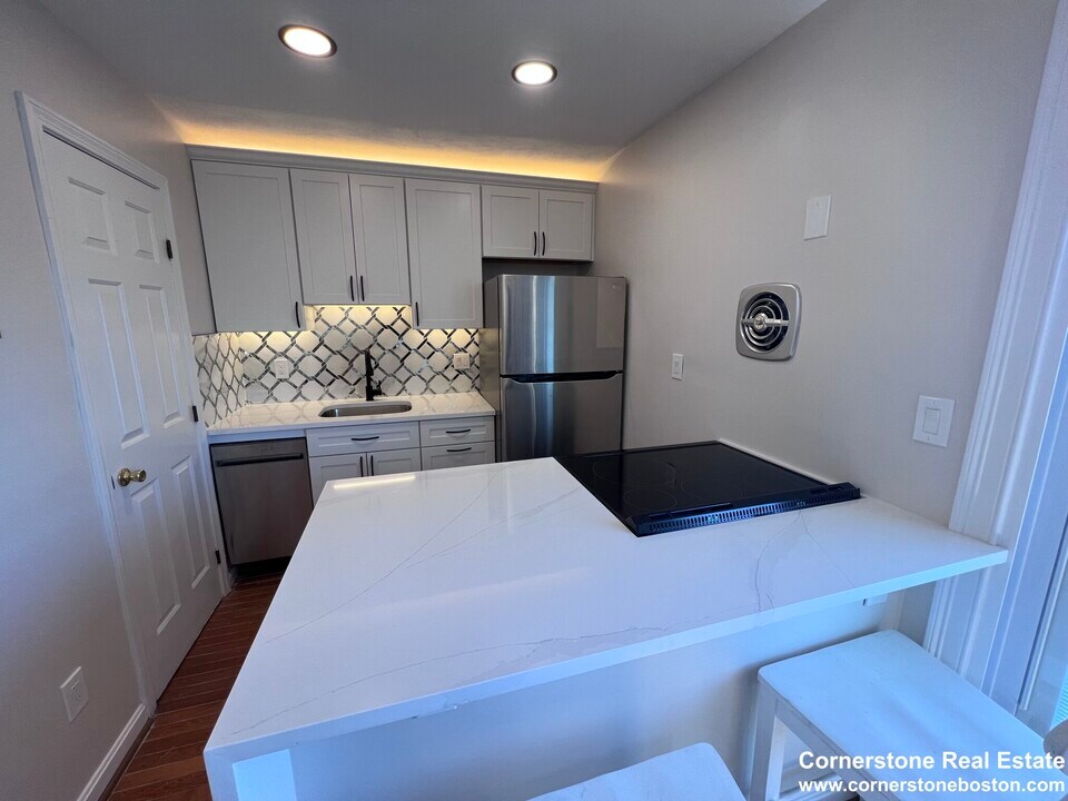 610 Dorchester Ave, Unit 3 in Boston, MA - Foto de edificio