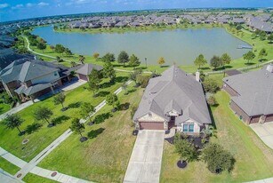 8803 E Windhaven Terrace Trail in Cypress, TX - Building Photo
