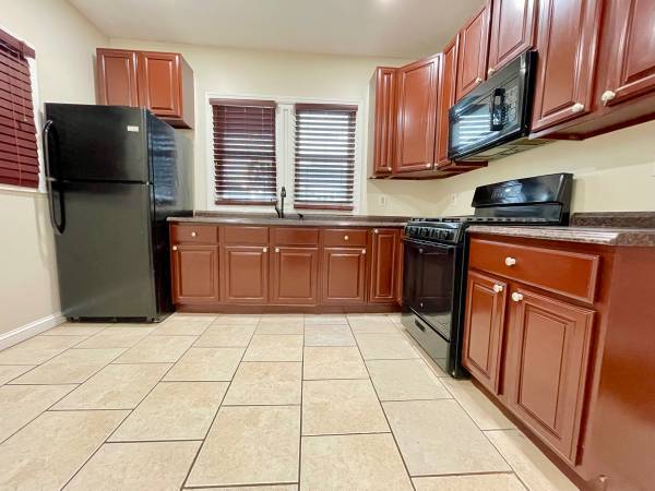 156 Shepard Ave, Unit 2 in East Orange, NJ - Building Photo - Building Photo