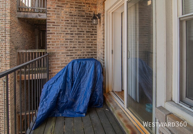 property at 2036 W Arthur Ave