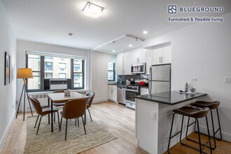 10 W 65th St in New York, NY - Building Photo - Building Photo