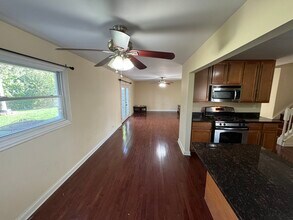 7101 Longmeadow Ln in Hanover Park, IL - Building Photo - Building Photo