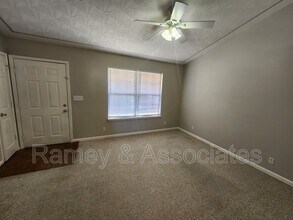 4011 Cedarway Ct in Louisville, KY - Building Photo - Building Photo