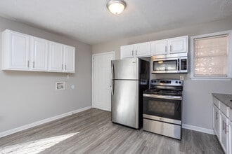 10 on Broad in Columbus, GA - Foto de edificio - Interior Photo