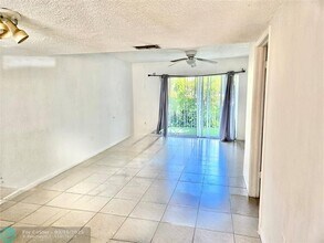 3820 NW 90th Ave in Sunrise, FL - Building Photo - Building Photo