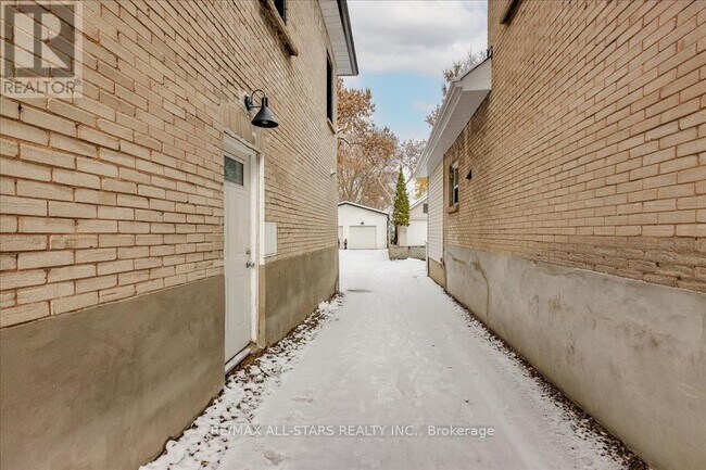 387 Ontario St in Newmarket, ON - Building Photo - Building Photo