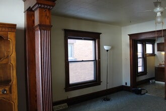 453 W 8th St, Unit Front in Erie, PA - Foto de edificio - Building Photo