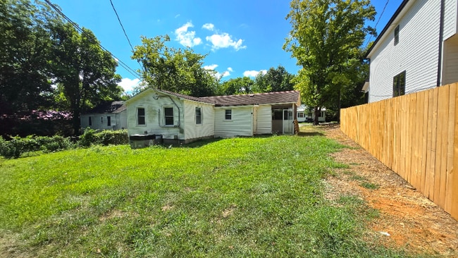 1229 Greenfield Dr in Clarksville, TN - Building Photo - Building Photo