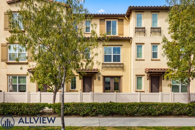 1531 E Lincoln Ave in Anaheim, CA - Building Photo - Building Photo