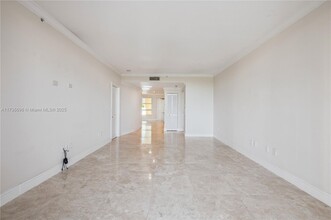 719 Crandon Blvd in Key Biscayne, FL - Building Photo - Building Photo