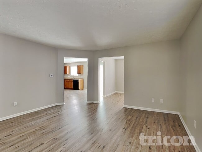 8146 Birchfield Dr in Indianapolis, IN - Building Photo - Building Photo