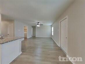 10122 Cerritos dr, Unit C in Cut And Shoot, TX - Building Photo - Building Photo