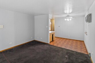 17754 Rosewood Dr, Unit 1N in Lansing, IL - Building Photo - Building Photo