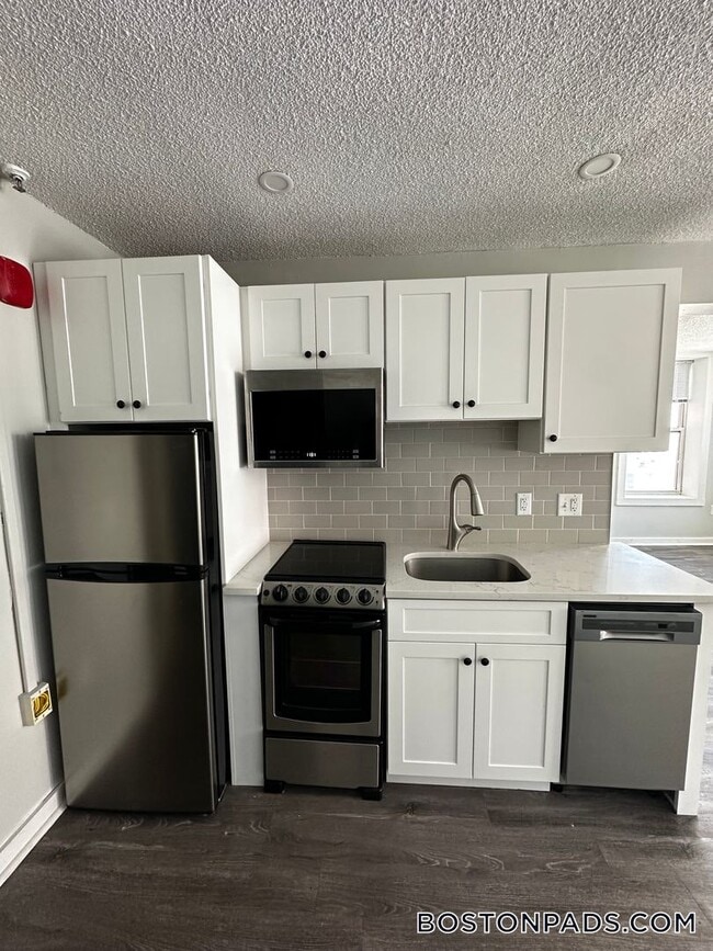 76 Franklin St, Unit 39 in Worcester, MA - Foto de edificio - Building Photo