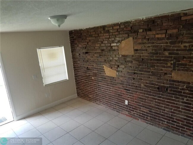 1200 NE 110th St-Unit -3 in Miami, FL - Building Photo - Building Photo