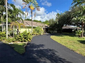 17900 SW 77th Ave in Palmetto Bay, FL - Building Photo