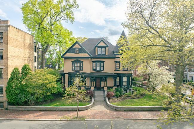 298 Harvard St in Cambridge, MA - Foto de edificio - Building Photo