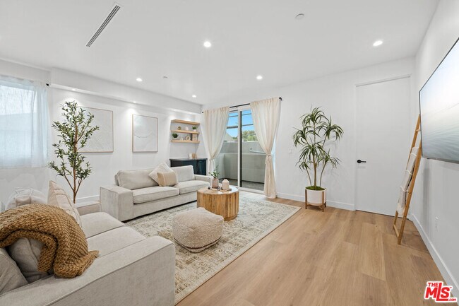 835 N McCadden Pl in Los Angeles, CA - Building Photo - Building Photo