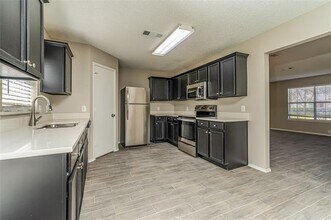 1117 Wintercreek Dr in Denton, TX - Building Photo - Building Photo