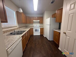 1160 Hilltop Dr in San Marcos, TX - Building Photo - Building Photo