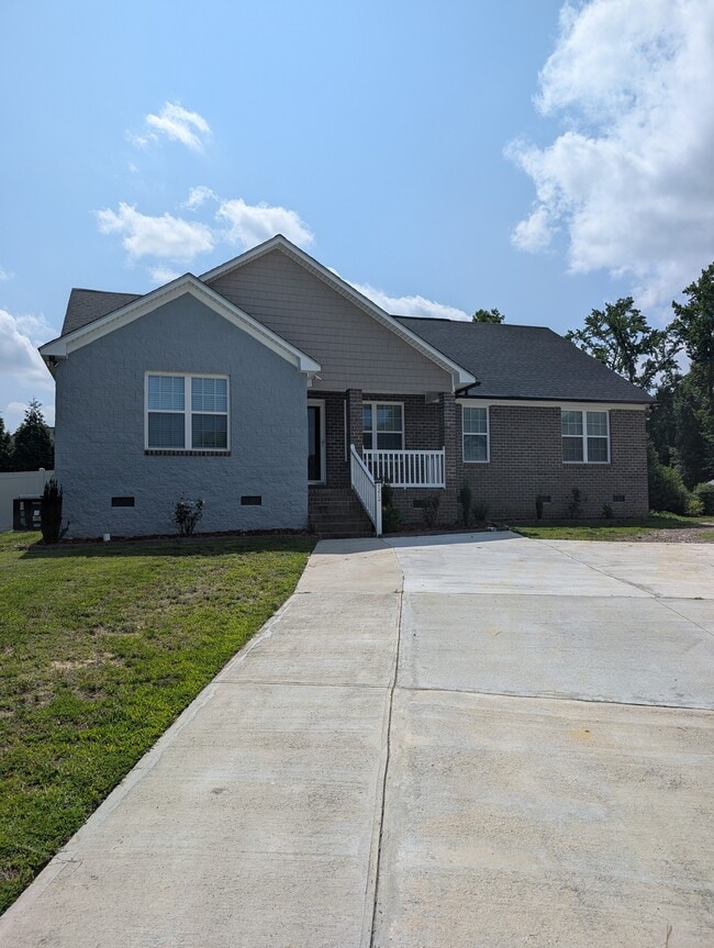 3212 Grapevine Ct W