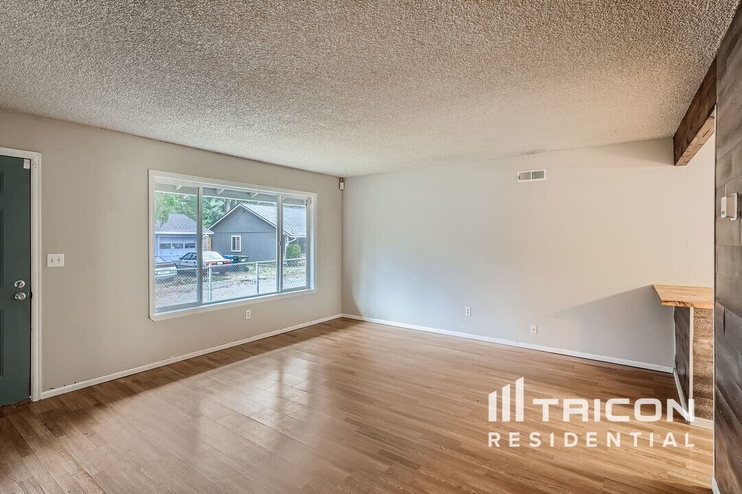 19441 SE 266th St in Covington, WA - Building Photo