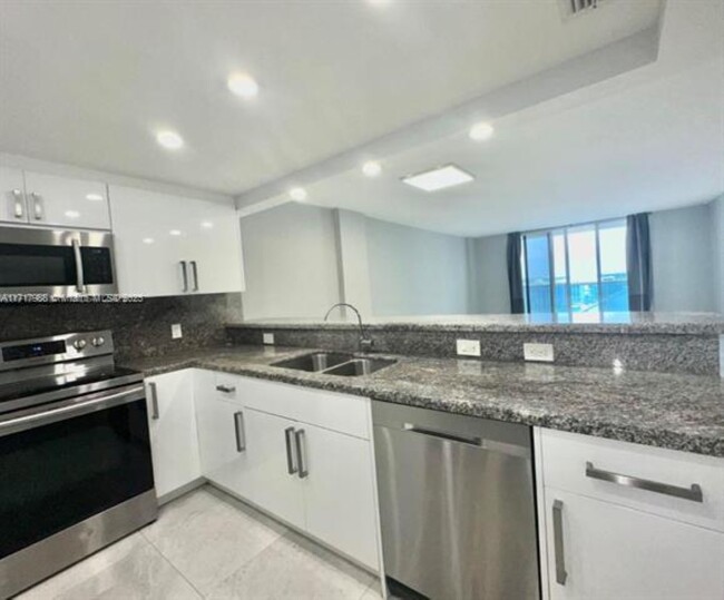 3800 S Ocean Dr, Unit 1501 in Hollywood, FL - Building Photo - Building Photo