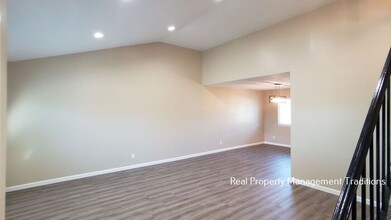 27406 Fairport Ave in Santa Clarita, CA - Building Photo - Building Photo