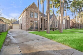 8222 Redchurch Dr in Spring, TX - Foto de edificio - Building Photo