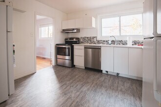 Private Rooms near Carleton University - 4 in Ottawa, ON - Building Photo - Building Photo