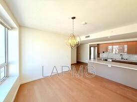 1050 S Grand Ave in Los Angeles, CA - Building Photo