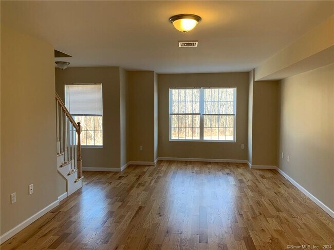 27 Tridell Dr, Unit 46 in Southington, CT - Foto de edificio - Building Photo