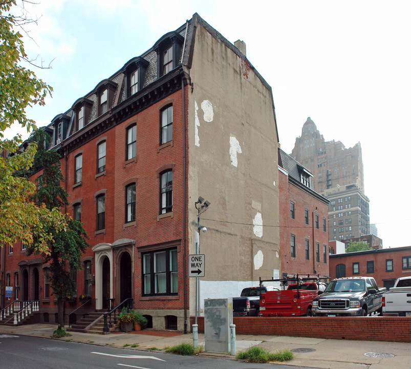 329 S 17th St in Philadelphia, PA - Foto de edificio