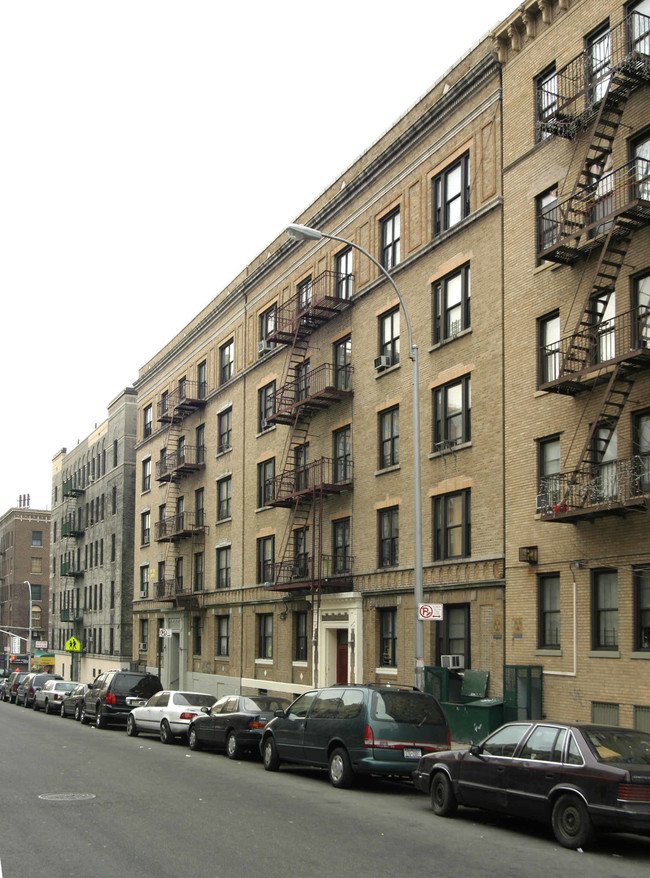 566 W 190th St in New York, NY - Building Photo - Building Photo