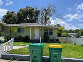 23035 Harper Ave in Port Charlotte, FL - Building Photo