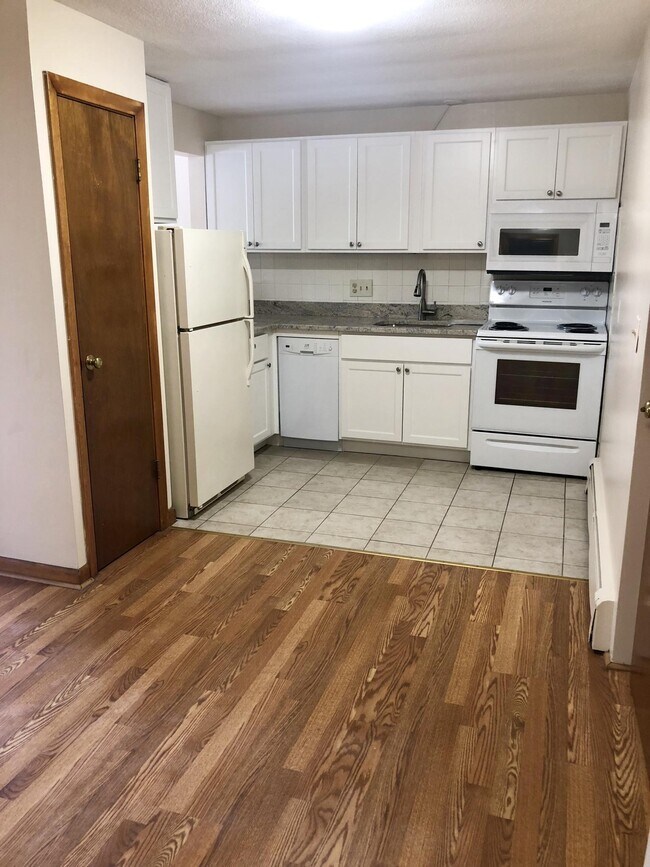 900 Lexington St Apartments and Nearby Waltham Apartments For Rent