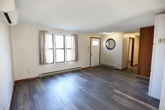 1429 Yonkee Ave in Sheridan, WY - Foto de edificio - Building Photo
