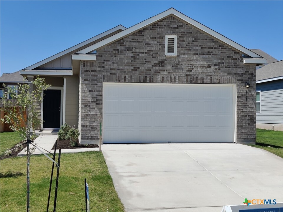 129 Pink Cadillac Ln in Jarrell, TX - Building Photo