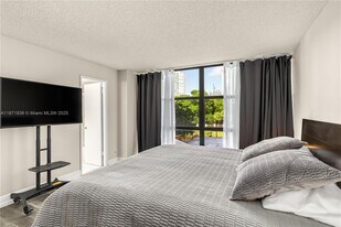 18181 NE 31st Ct in Aventura, FL - Building Photo