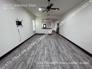 21722 Seminole Oaks in San Antonio, TX - Building Photo - Building Photo