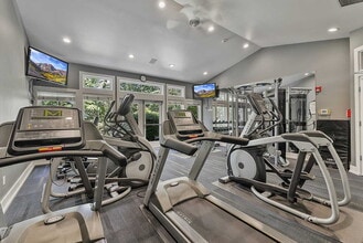 Pinnacle on Lake Washington in Renton, WA - Foto de edificio - Building Photo