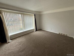 12851 Rosemary Blvd in Oak Park, MI - Building Photo - Building Photo