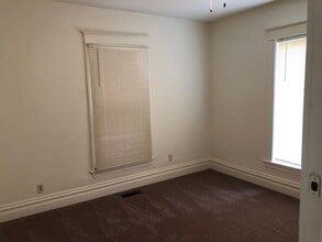 614 S Clinton St in Iowa City, IA - Building Photo - Building Photo