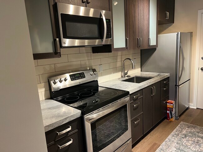 835 N Kenter Ave in Los Angeles, CA - Building Photo - Building Photo