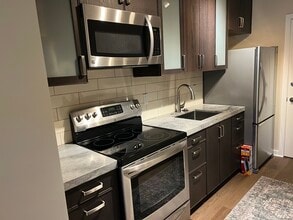 835 N Kenter Ave in Los Angeles, CA - Building Photo - Building Photo