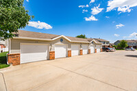 Maple Grove Villas in West Des Moines, IA - Foto de edificio - Building Photo