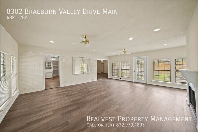 8302 Braeburn Valley Dr in Houston, TX - Building Photo - Building Photo