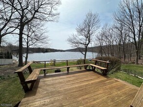 1 Lakeshore Dr W in Highland Lakes, NJ - Building Photo - Building Photo